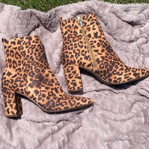 Heeled Booties Cheetah Print, Size 10 - Picture 2 of 8